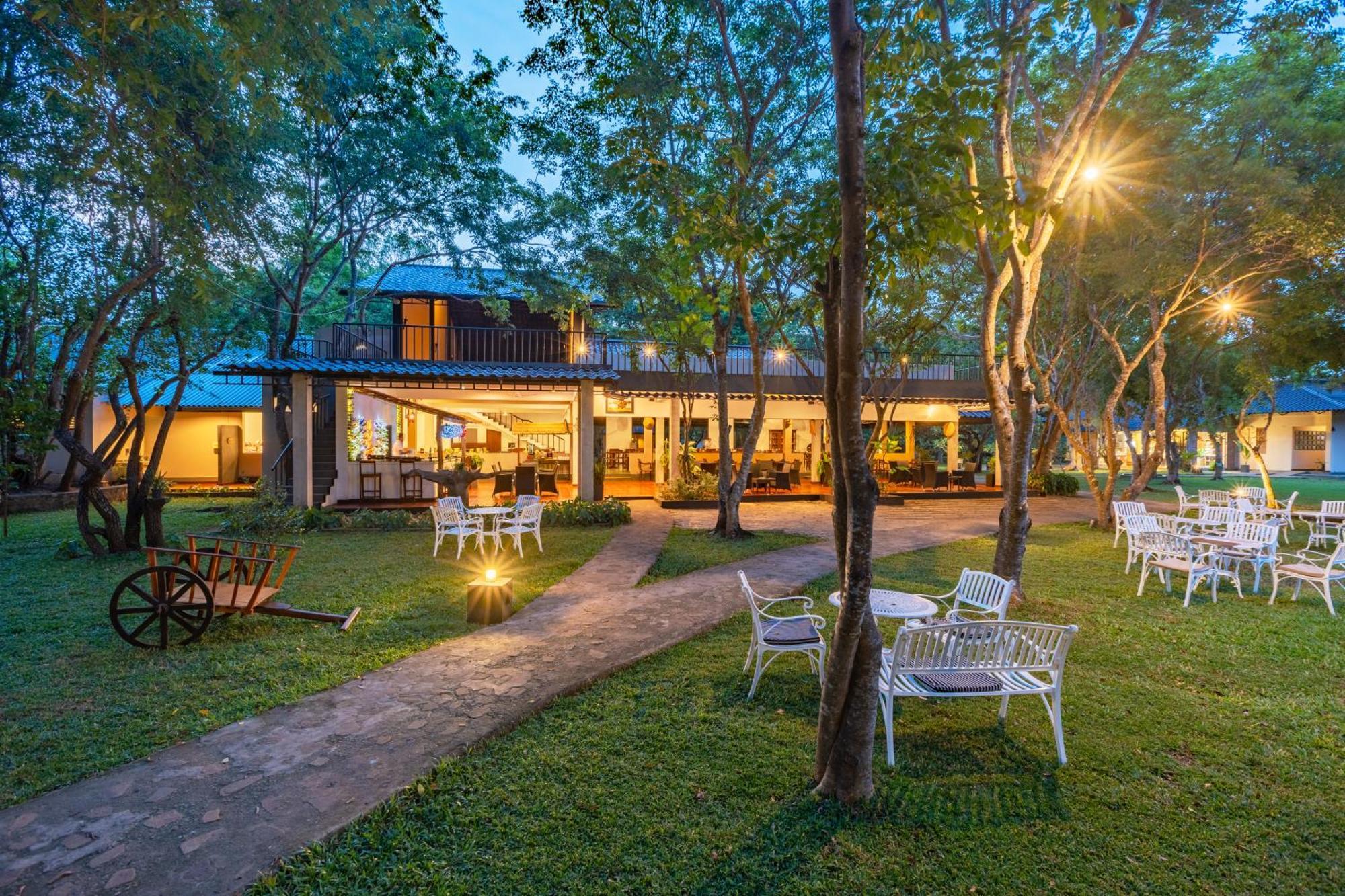 Hotel Kassapa Lions Rock Sigiriya Exterior foto