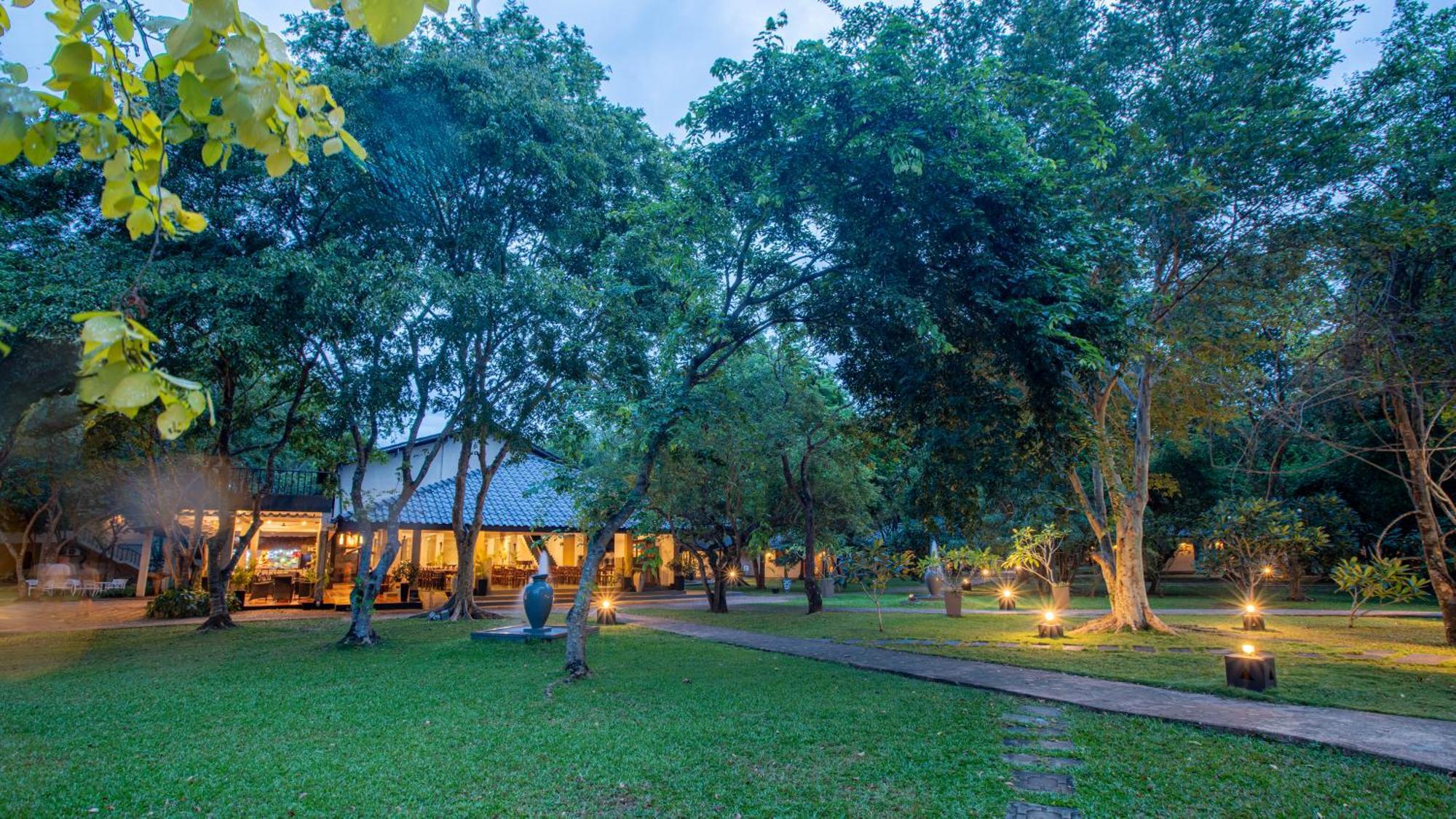 Hotel Kassapa Lions Rock Sigiriya Exterior foto